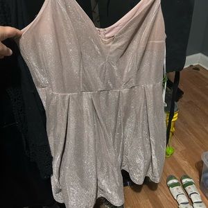 I’m selling a to the knees homecoming dress very comfortable